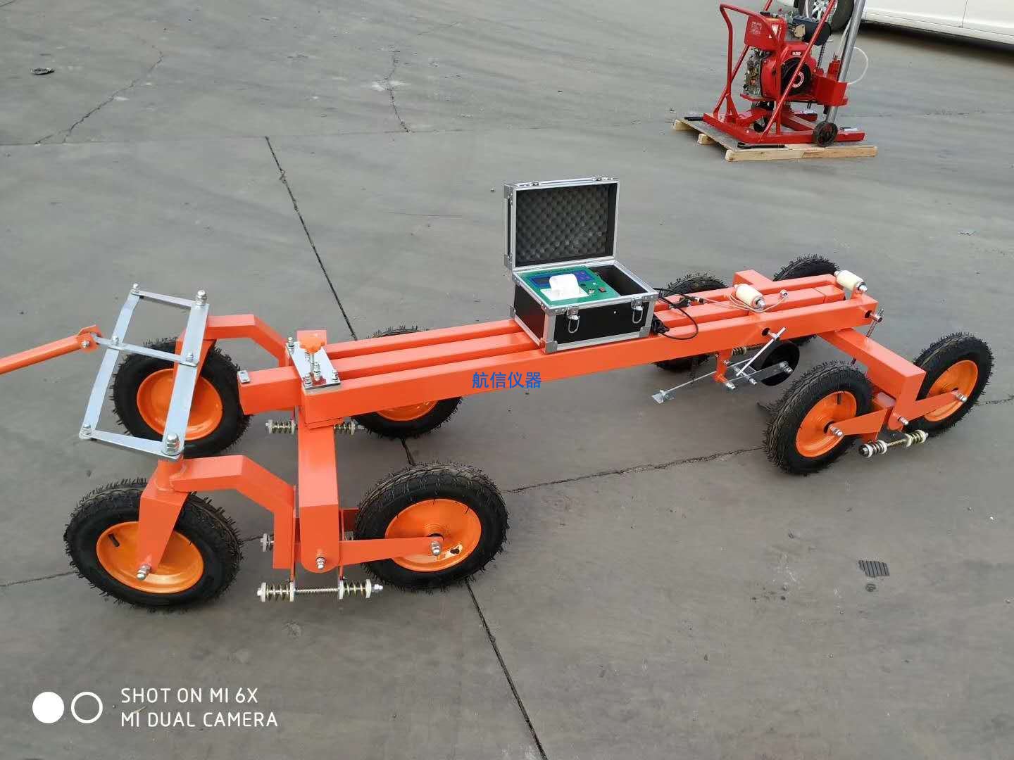 公路連續(xù)式八輪平整度儀(圖1) 連續(xù)式八輪平整度儀