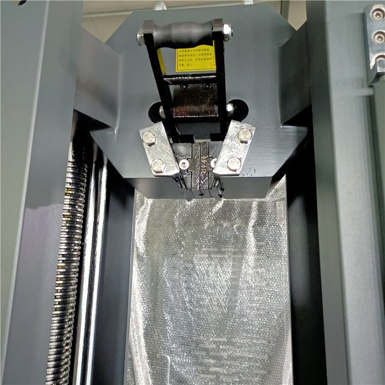 30噸數顯**材料試驗機(圖5) 30噸數顯**材料試驗機(圖5)